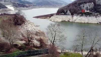 baraj golu -  İstanbulluları korkutan fotoğraf...Hasanlar Barajı alarm veriyor Videosu