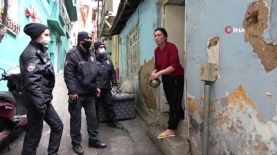 dogalgaz borusu -  Kısıtlamada mahalleyi birbirine kattı, polislere çaydanlıkla direndi Videosu