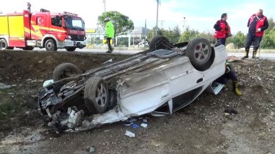 sparta -  - Aynı yöne seyir halindeki kamyonet ile otomobil çarpıştı: 1 yaralı- Videosu