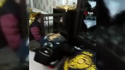 sahte kimlik -  Diyarbakır merkezli 3 ilde sahte iş ilanı veren çete çökertildi: 13 gözaltı Videosu