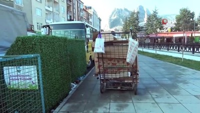 geri donusum -  Kağıt toplayarak 3 çocuğunu okutuyor Videosu