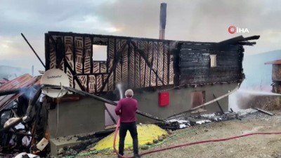 jandarma -  - Kastamonu’da elektrik kontağından çıkan yangında 1 ev yandı Videosu