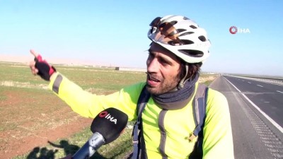 italya - (MARDİN- Bisikleti ile 1 yıldır yollarda olan İspanyol gezgin Türkiye'ye hayran kaldı Videosu