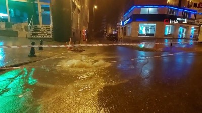  Silivri’de bazı cadde, sokak ve işyerlerini su bastı
