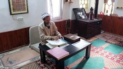 imam hatip -  Önce 'Dertleniyor' dediği bakana daha sonra Cumhurbaşkanına elleriyle Kur'an-ı Kerim yazdı Videosu