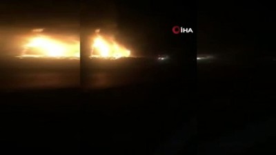  Seyir halindeki tır alev topuna döndü