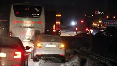  Sivas’ta yoğun kar yağışı ulaşımda aksamalara neden oldu