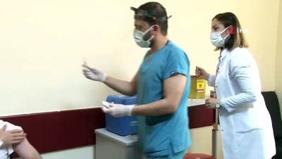 saglik sistemi -  Diyarbakır’da sağlık çalışanlarına korona virüs aşısı yapılmaya başlandı Videosu