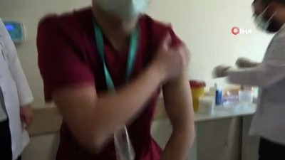 saglik calisani -  Korona virüs aşısı Başhekim Çağlar'a uygulandı Videosu