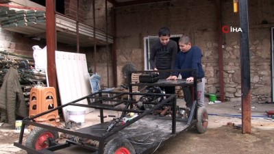 bulduk -  Ortaokullu iki kuzen hurdacıdan topladıkları malzemelerle kendi araçlarını yaptı Videosu
