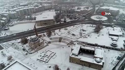  Sivas beyaz gelinliğini giydi