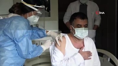 borat -  Van İl Sağlık Müdürü ile hastane başhekimi aşı oldu Videosu