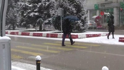  - Afyonkarahisar güne karla uyandı
- Sabah erken saatlerde başlayan kar yağışı devam ediyor