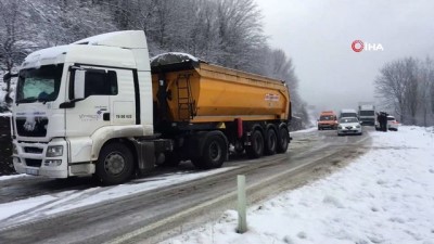 kar lastigi -  Bartın Amasra karayolunda trafiğe kar engeli Videosu