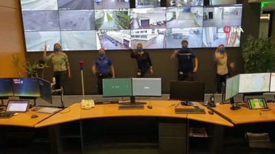 kahkaha -  - İsviçreli polislerin 'Jerusalema Challenge' dansı büyük beğeni topladı Videosu