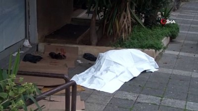  Kadıköy’de sokakta yaşayan bir kişi, yaşadığı sokakta ölü bulundu