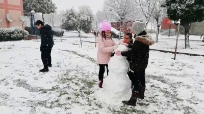  Manyas'ta kar yağışı çocukları sevindirdi