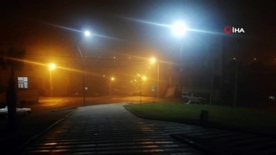  Şanlıurfa’da boş sokaklar sisle kaplandı