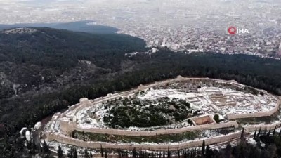  Tarihi Aydos Kalesi’nde kar yağışı kartpostallık görüntüler oluşturdu