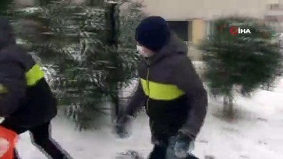 kardan adam -  Başakşehir’de çocuklar karın keyfini doyasıya çıkardı Videosu