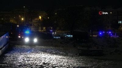  Çöken iki katlı ahşap ev ekipleri alarma geçirdi