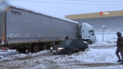  Düzce'de D-100 Karayolunda tır makasladı