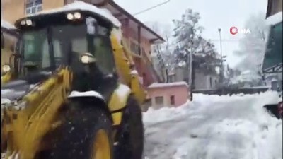  İlçeler karla kaplandı, 145 köy yolu kapandı