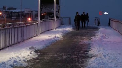  Kar günün ilk ışıklarında devam etti
