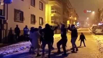 grup genc -  Kar yağışı virüsü unutturdu...Kar üzerinde horon oynadılar Videosu