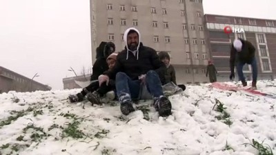 kardan adam -  Vatandaşlar kısıtlamayı unuttu, kara koştu Videosu