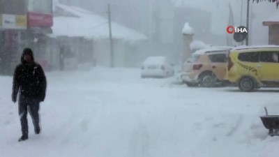  Bingöl Karlıova'da kar ve tipi etkili oluyor