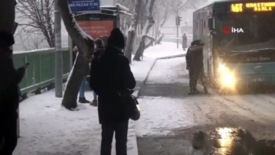  İstanbul’da kar yağışı vatandaşlara zor anlar yaşattı