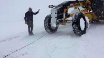  - Kar ve tipiden dolayı yolda mahsur kalan köylüler kurtarıldı