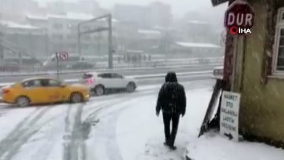 carpma ani -  Karda kayan araç bariyerlere böyle çarptı Videosu