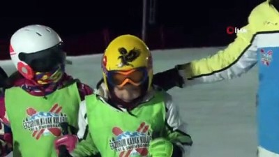 kayak sezonu -  Sporcular gece kayağı ile yarışmalara hazırlanıyorlar Videosu