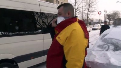  Sürücülerin ara sokaklarda karla imtihanı kamerada