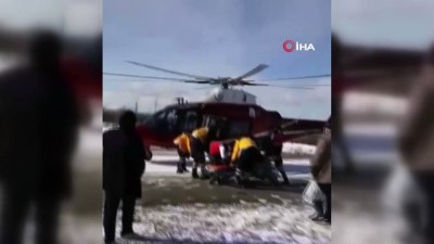  Hava ambulansı karla kaplanan yola inip hasta nakli gerçekleştirdi
