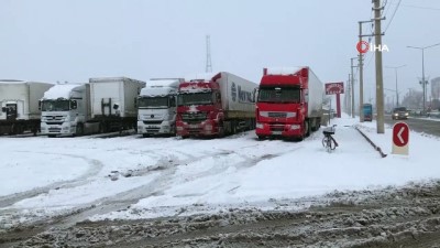  Iğdır-Doğubayazıt  yolu ağır tonajlı araç trafiğine kapatıldı