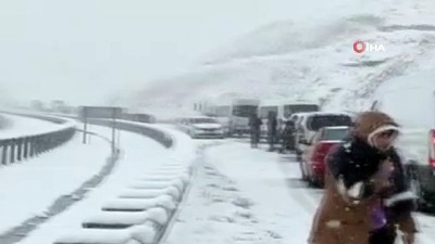  Mardin-Diyarbakır karayolunda kar nedeniyle ulaşım durdu