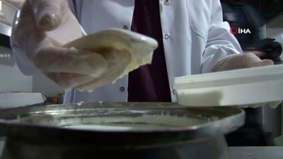 manda sutu -  Kaymak altı sütünden doğal süzme yoğurt yapılıyor Videosu