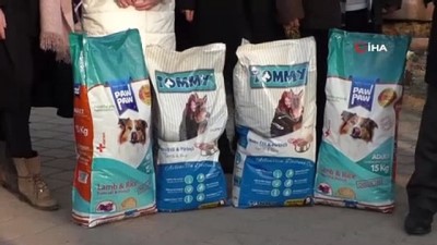  Kısıtlamada aç kalan minik dostlar unutulmadı