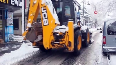 mahalli idareler -  Erzincan’da vatandaşların karda mağduriyet yaşamaması için iki kurumda esnek çalışma kaldırıldı Videosu