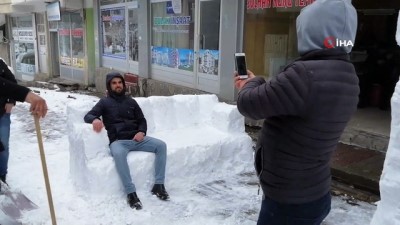 oyaca -  Esnaf kardan kanepe, sehpa yapıp üstünde çay içti Videosu