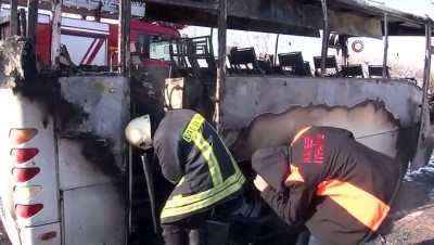 isci servisi -  Seyir halindeyken yanmaya başlayan işçi servisi küle döndü Videosu