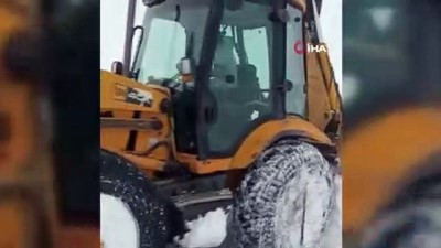  “Karla Mücadele” ekipleri kapalı köy yolları için 24 saat çalışma yürütüyor