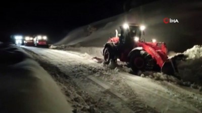  Şırnak-Hakkari karayolunda karla mücadele çalışmaları sürüyor