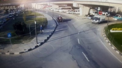  Traktörle kamyonet böyle çarpıştı