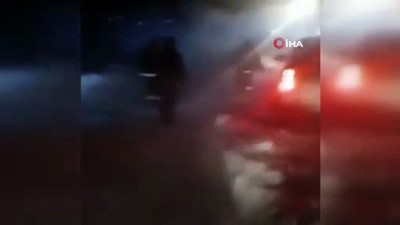 mahsur kaldi -  - Ekipler hem yolları açıyor, hem de mahsur kalanları kurtarıyor Videosu