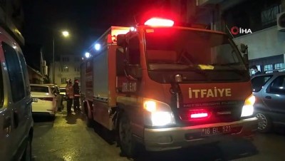 mahsur kaldi -  İş yerinde mahsur kalan kediyi itfaiye kurtardı Videosu