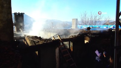 yangin yeri -  Köyde çıkan yangında üç ev alev alev yandı Videosu